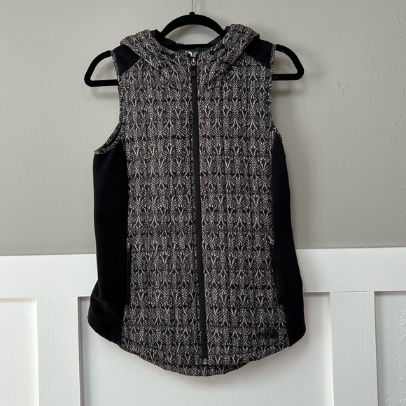 The North Face Women’s Thermoball Vest in Tan and Black Lace Print - Picture 3 of 7